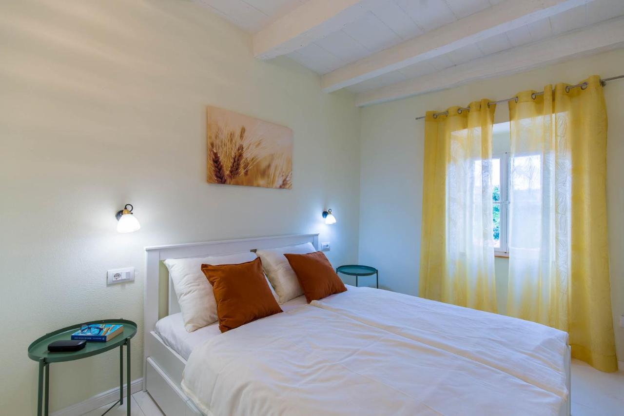 Casa Mario-charming Stone House With Jacuzzi Vila