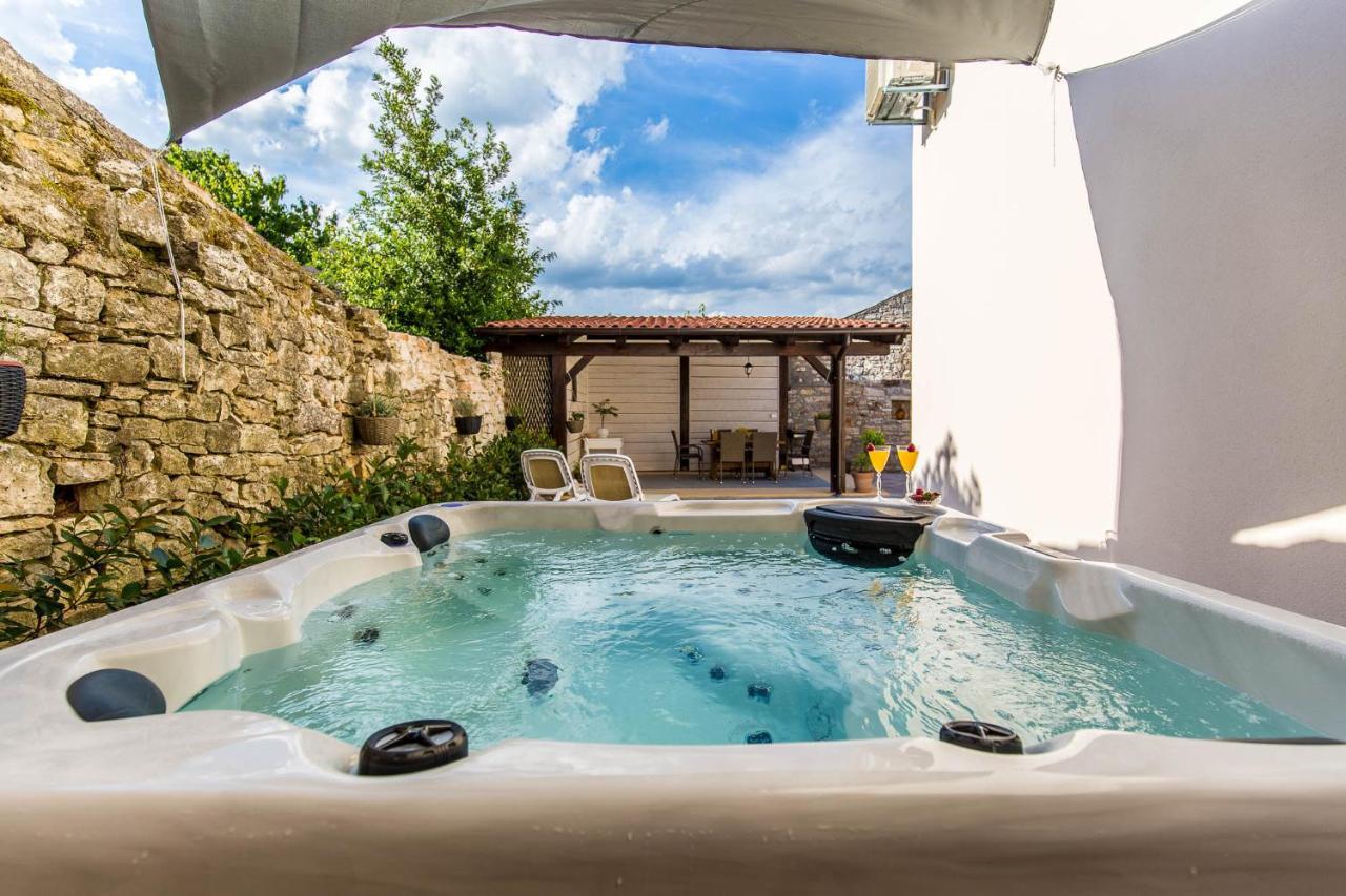 Casa Mario-charming Stone House With Jacuzzi Villa *