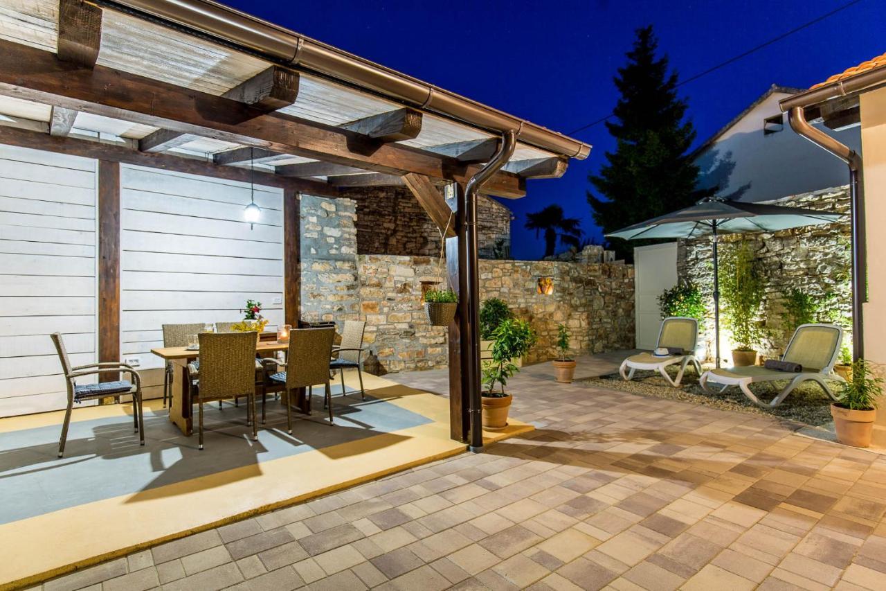 Villa Casa Mario-charming Stone House With Jacuzzi Svetvincenat