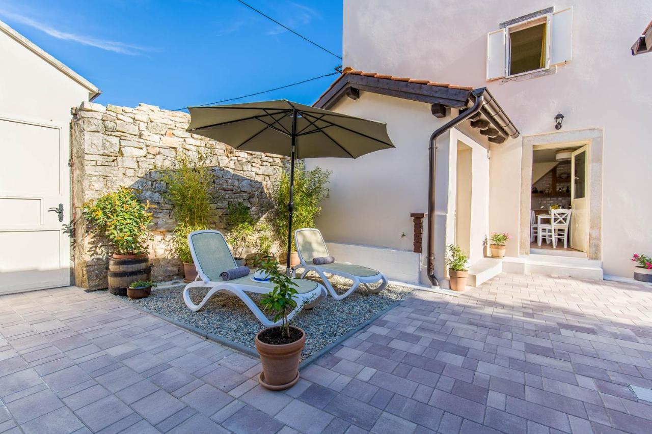 Casa Mario-charming Stone House With Jacuzzi Villa