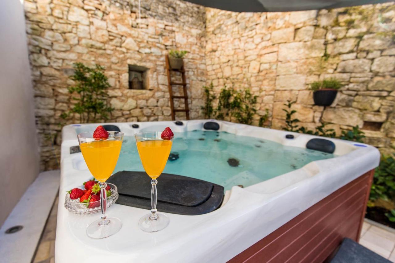 Casa Mario-charming Stone House With Jacuzzi Villa *
