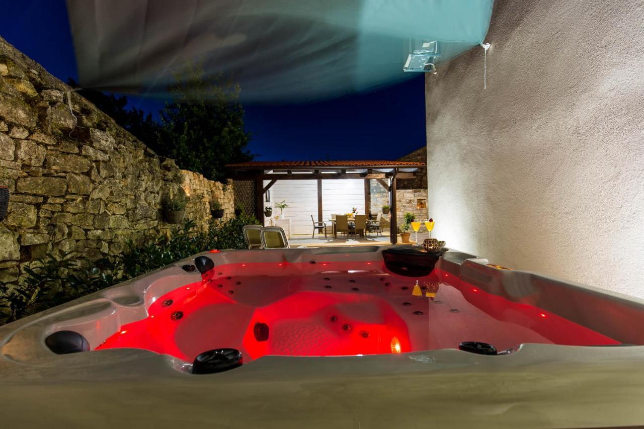 Casa Mario-charming Stone House With Jacuzzi Villa