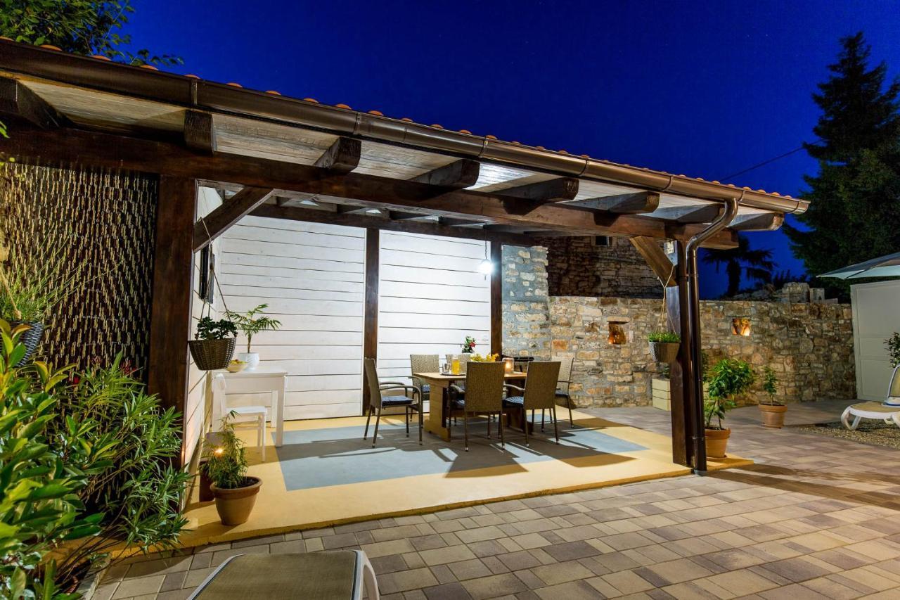 Villa Casa Mario-charming Stone House With Jacuzzi Svetvincenat